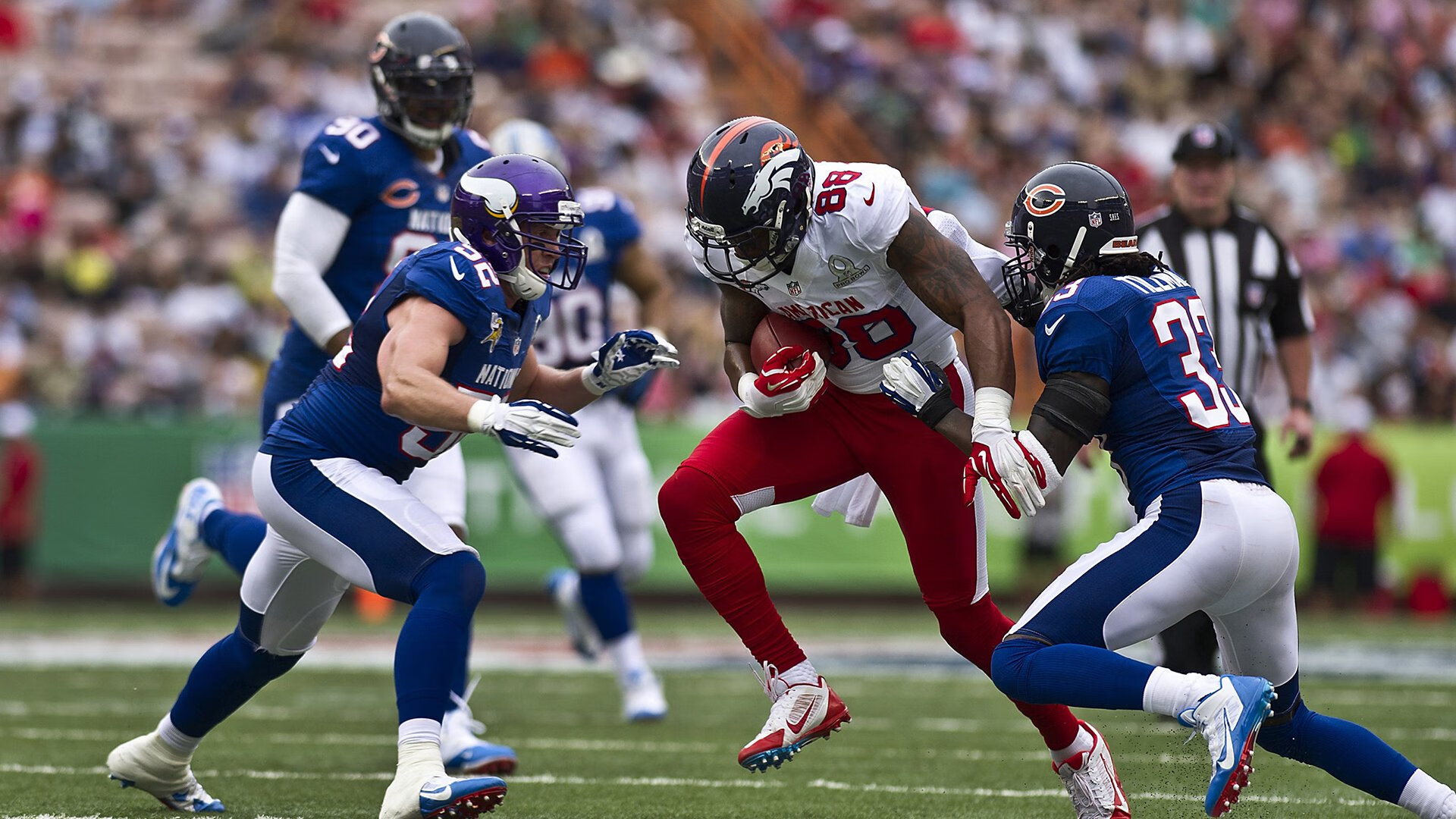 特色足球文化周在多个城市轮番举行，展示多元魅力，足球文化宣传主题海报