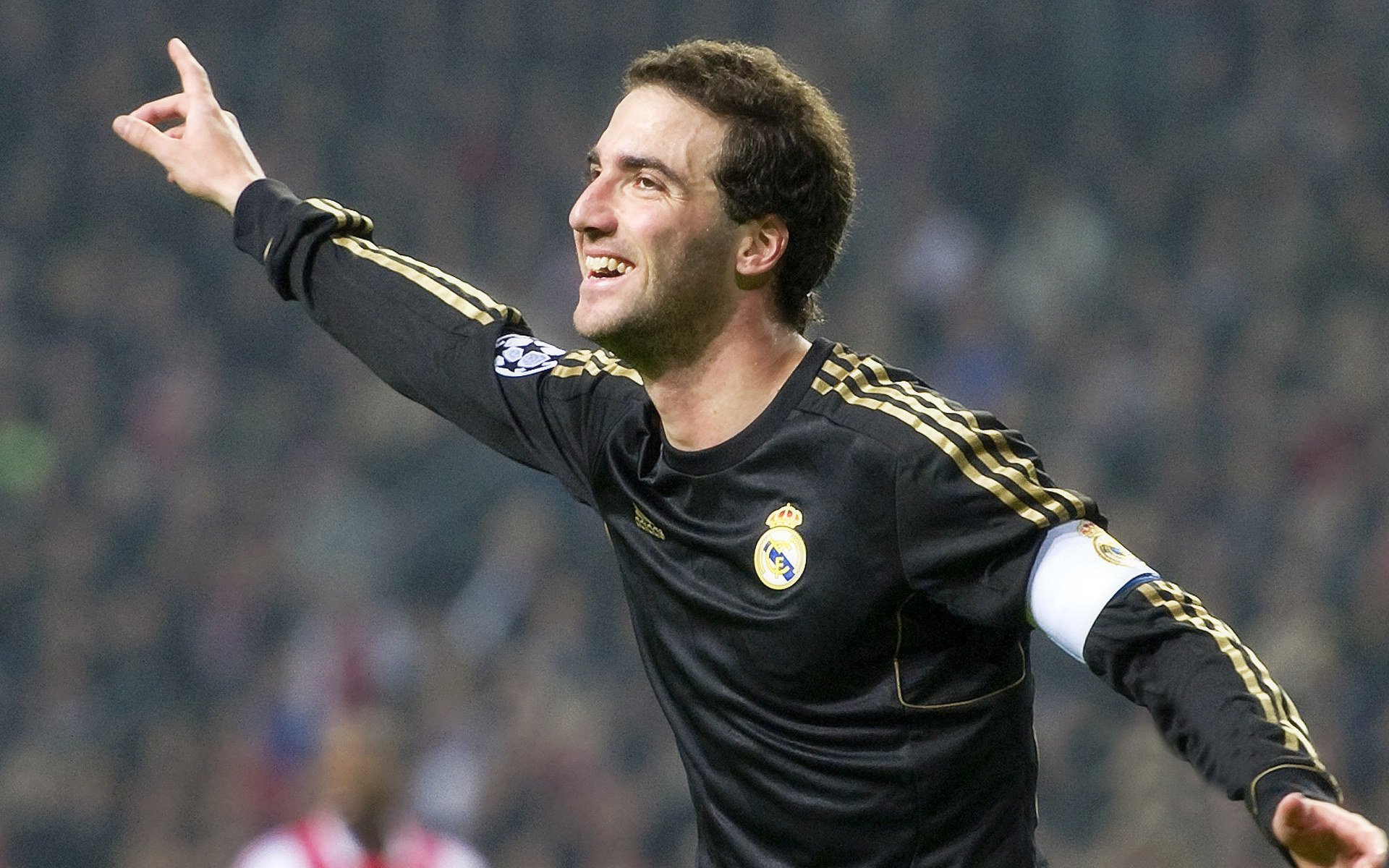 社交平台话题热度不断攀升球迷讨论氛围异常火爆，社交平台非常火的系列