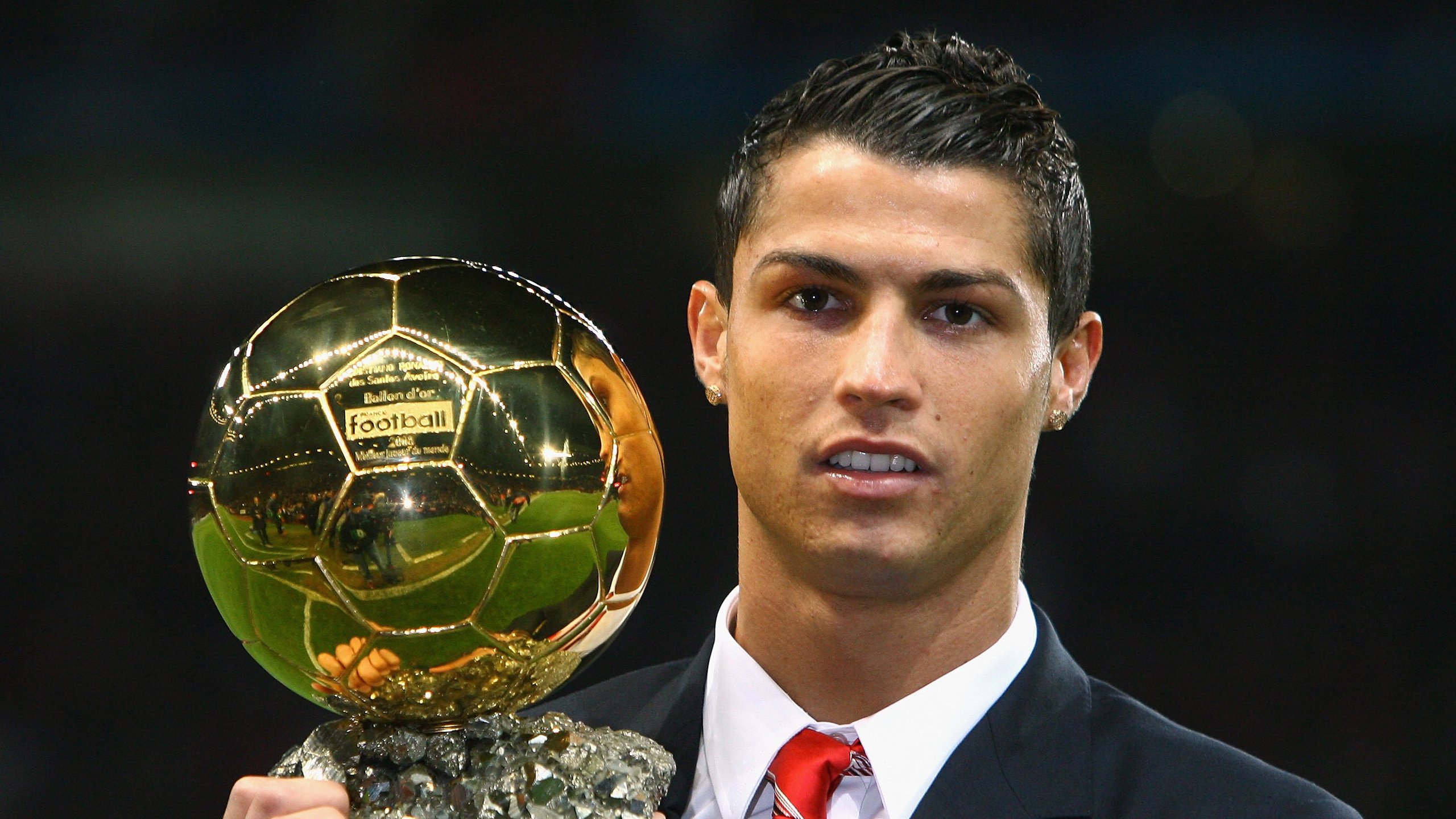 足球产业扶持政策分布区域不均衡，足球产业占体育产业比重